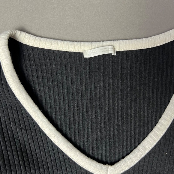 Beautiful contrast asymmetric sweater Zara - Picture 4 of 4